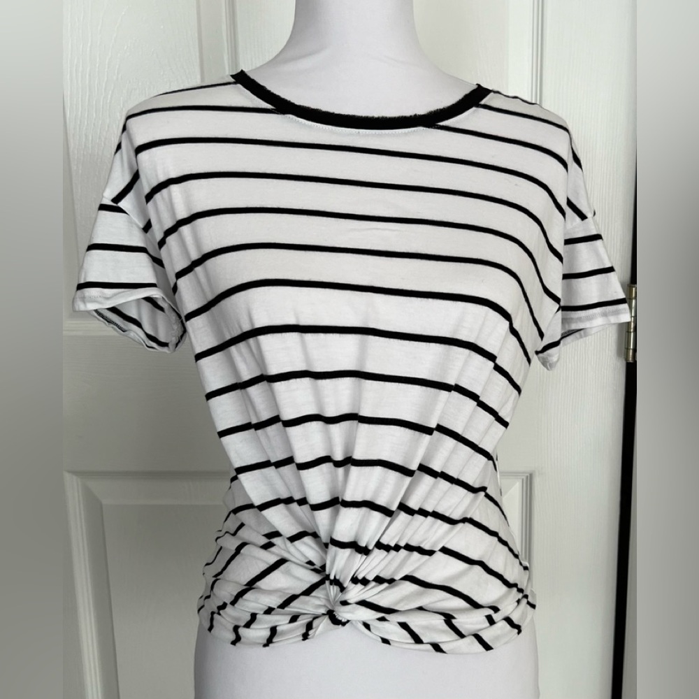 White House Black Market Short Sleeve Top- Size XS